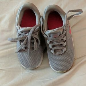 🔥nike size 7 girls shoes